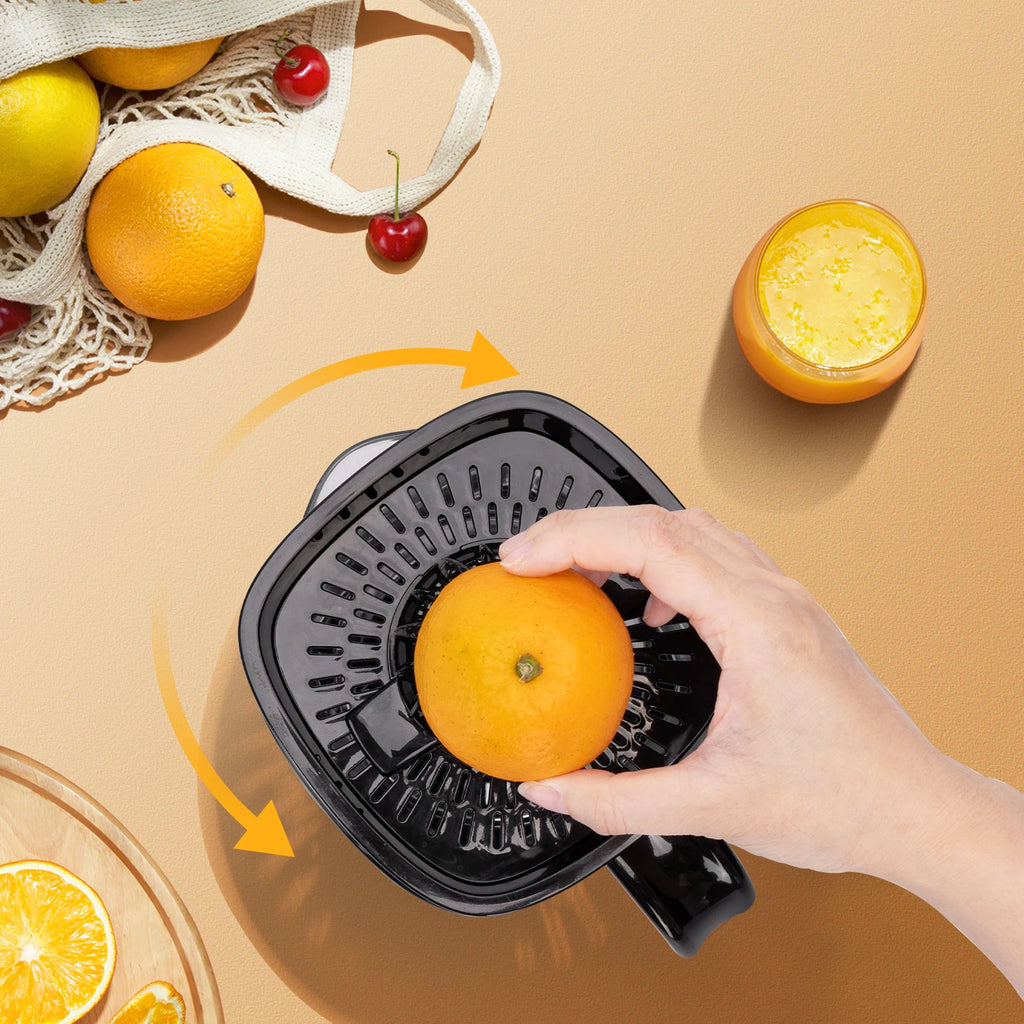 Aigostar Spremiagrumi elettrico, grande volume da 1,2 litri, Spremiagrumi con indicatore LED, 40W, 2 coni staccabili, Doppio Senso di Giro, Base in acciaio inox, Nero, Juicy